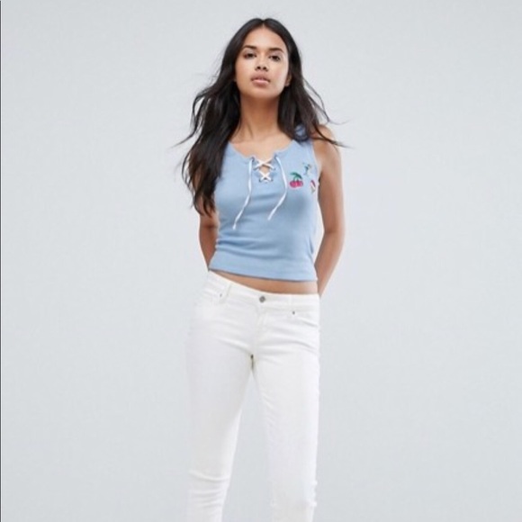 Embroidered badge tank  - Picture 7 of 8